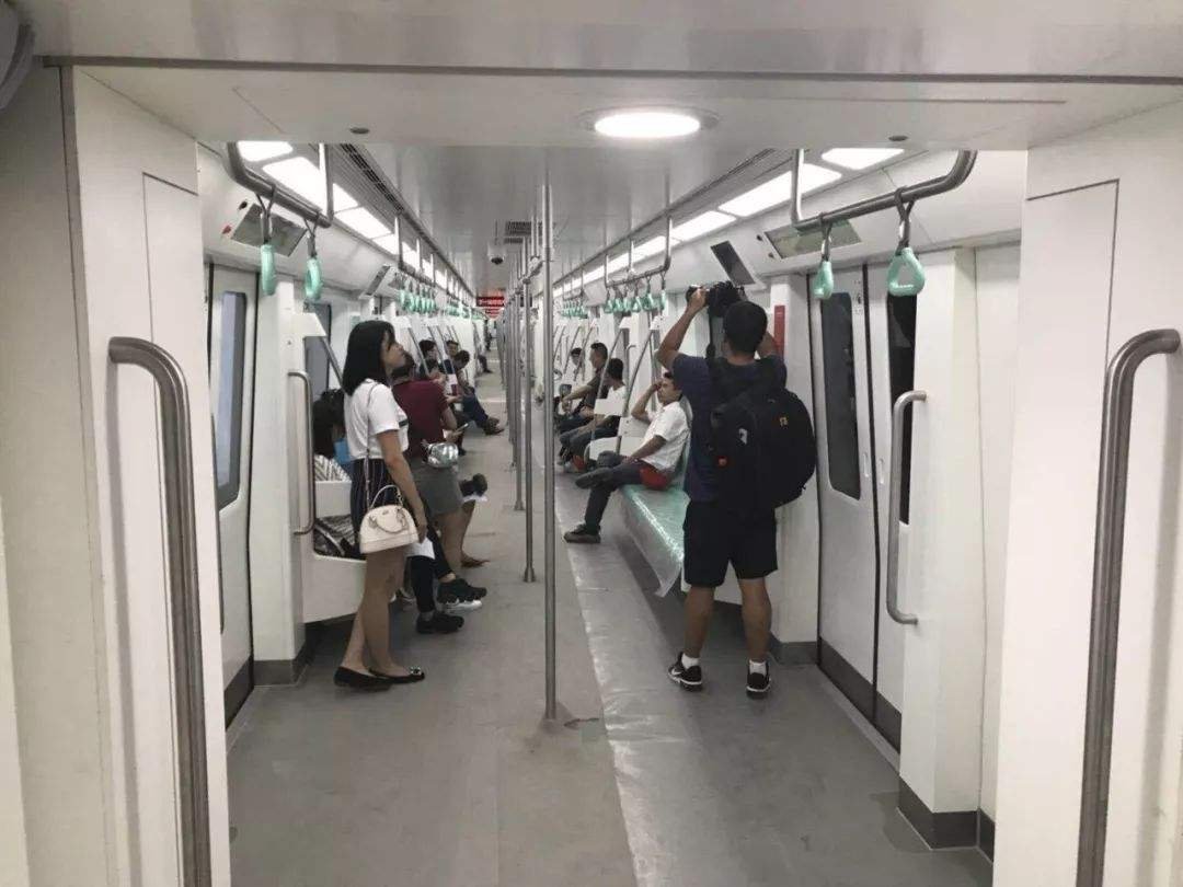 如何看待西安地铁车厢内家长带男童小便一事？