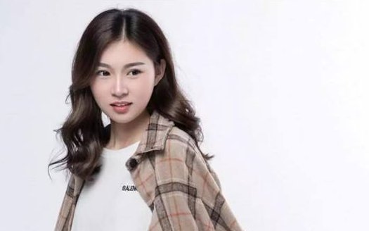 惊鸿一场,何必情深一往什么歌