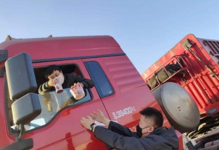 大连一34岁男子下班路上遇车祸不幸殒命,发生车祸的原因是什么?