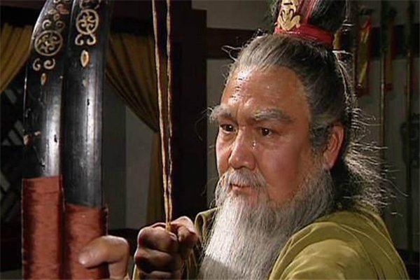 历史上所谓的孙坚背约是什么典故