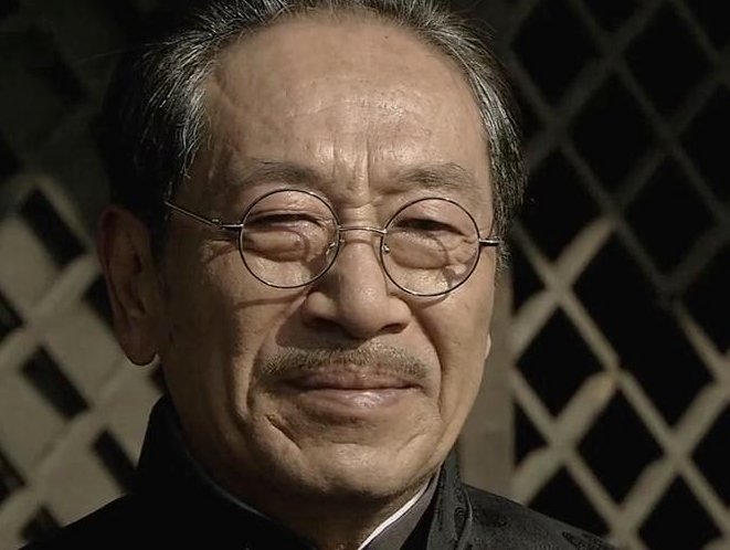 《雪豹》中的周卫国的老爸，周继先是什么身份？