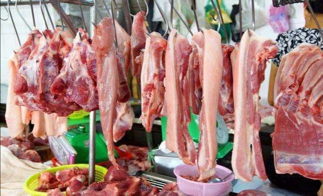 猪肉价格连涨19个月后首次转降，降价的原因是什么？