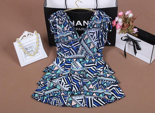 请问bathing suit和swimsuit的区别