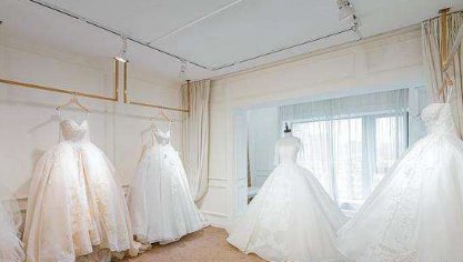 重庆女子怒剪32件婚纱,价值近7万元,她为何会这么做?