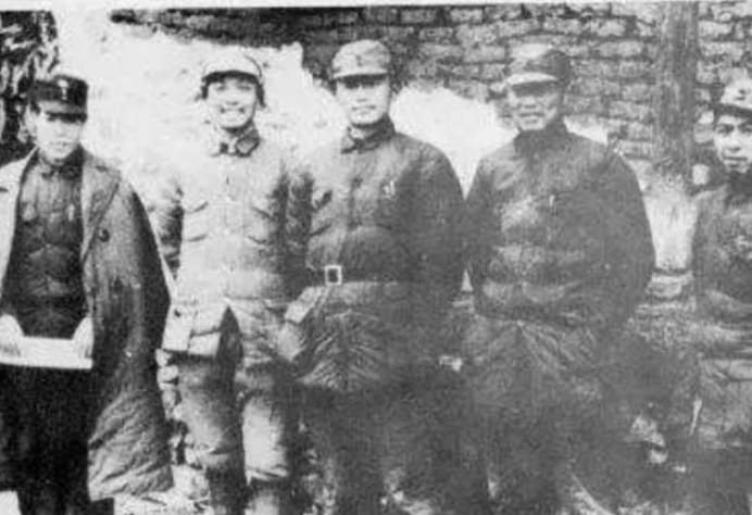 历史上讲的左倾错误和右倾错误是什么意思啊