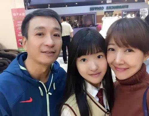 王中平发文庆和余皓然结婚26周年,娱乐圈中还有哪些模范夫妻?