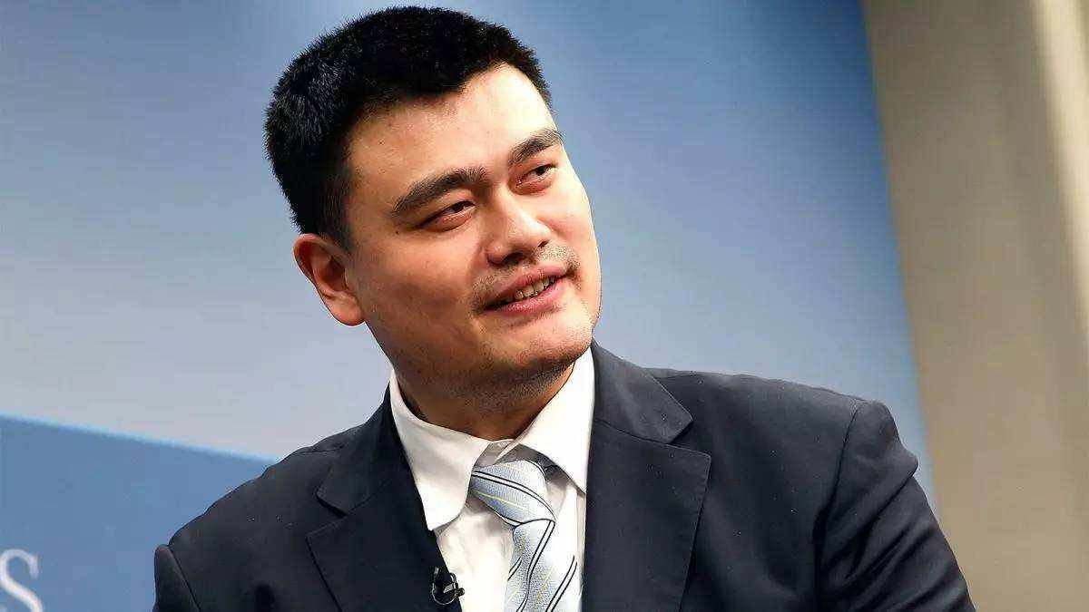 姚明抵达西安全运村引来了所有人的瞩目,他为何如此受欢迎?