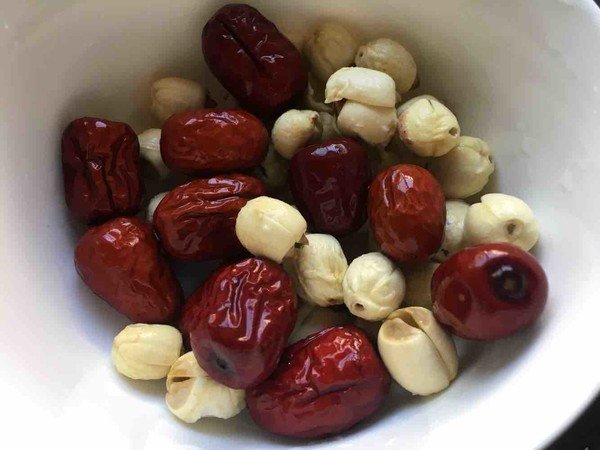 正确银耳莲子汤的做法