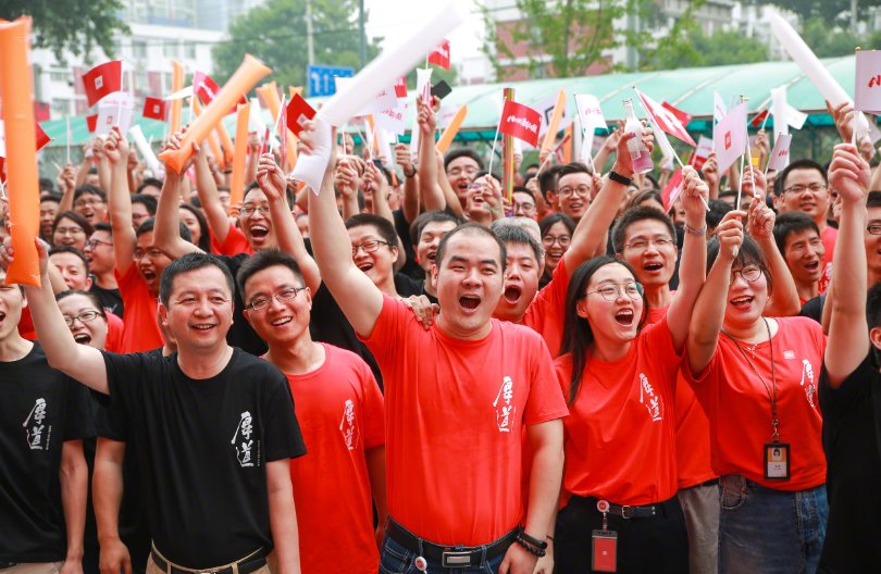 小米向3904名员工授股，你如何看待小米这一做法？