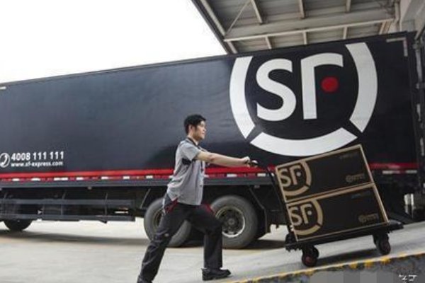 哪里可以寄存行李箱?