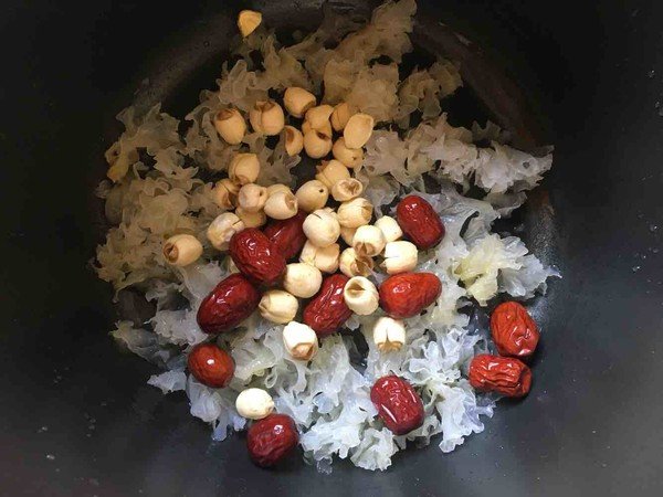 正确银耳莲子汤的做法