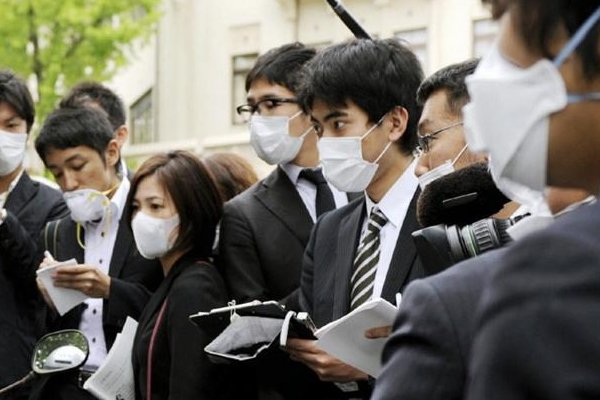 欧美对新冠奉行群体免疫,群体免疫要多年才可形成?