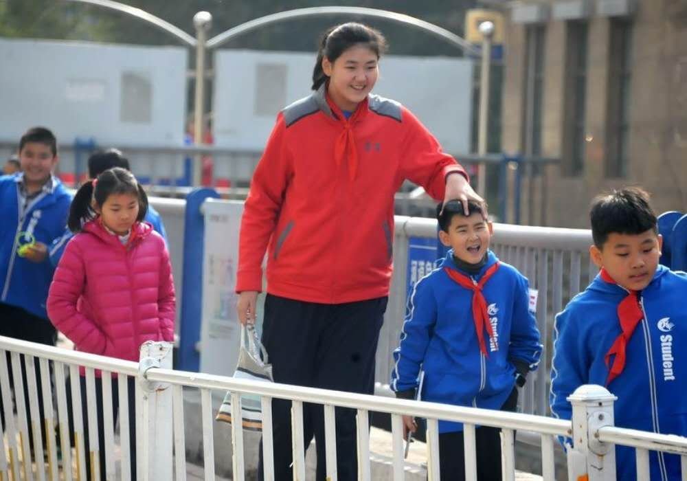 四川14岁男孩身高221厘米,这么高会对生活有影响吗?