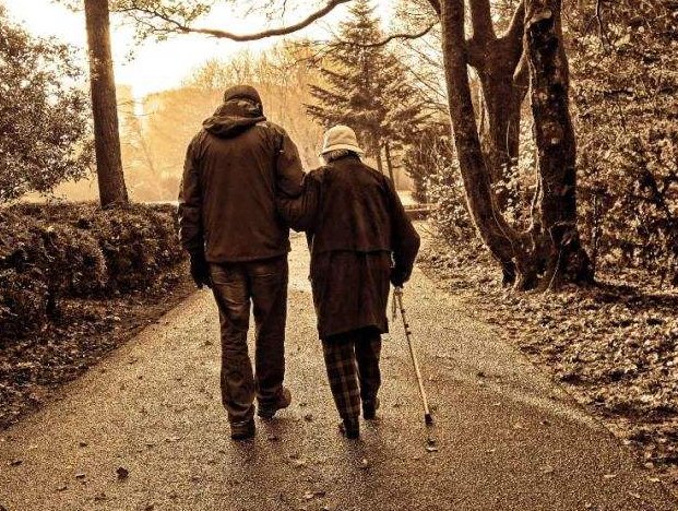 虐猫男老家75岁爷爷奶奶不断收到血手套花圈，这样做有意义吗？