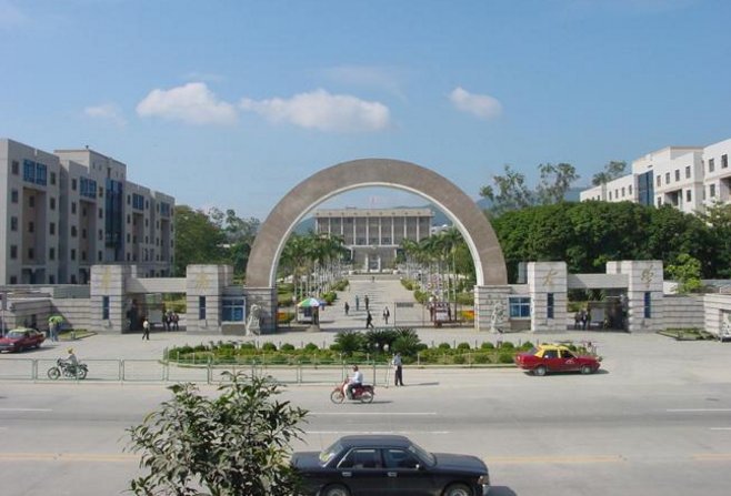 泉州华侨大学是几本