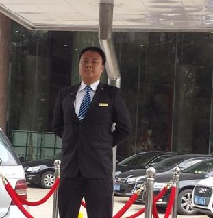 浙江一酒店保安拒绝120乘电梯救人,保安为何会这么做?