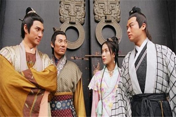 大唐双龙传中,寇仲和徐子陵谁后期的武功更高?