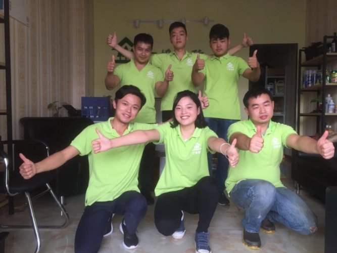 山东90后双胞胎创业做家政,只招精壮小伙,深度保洁的市场有多大?