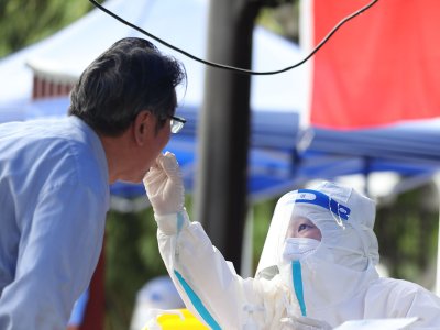 陕西一男子躲疫情管控翻山骑单车返乡,躲避管控为的究竟是什么?