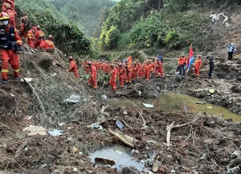 东航mu5735客机是从哪里到哪里的?坠毁时到底发生了什么?