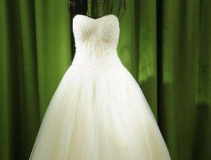 重庆女子怒剪32件婚纱,价值近7万元,她为何会这么做?