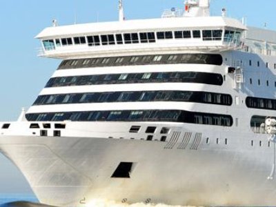 威海港一客货滚装船发生爆燃事故,是否有人员伤亡?