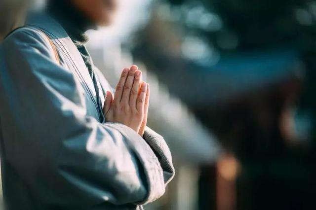 由爱故生忧,由爱故生怖,若离于爱者,无忧亦无怖。