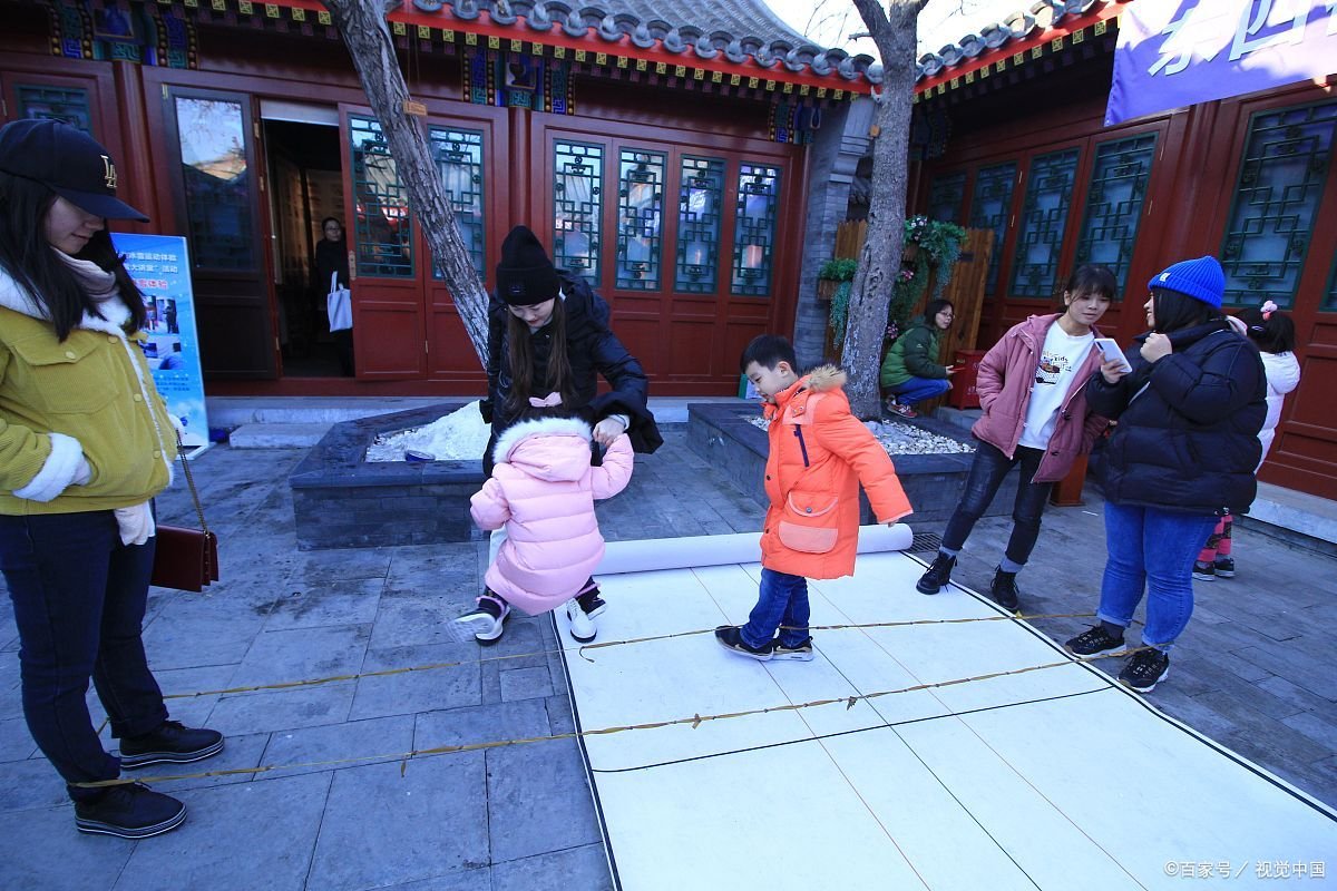 跳橡皮筋也是一种体育运动形式,跳橡皮筋有什么好处?