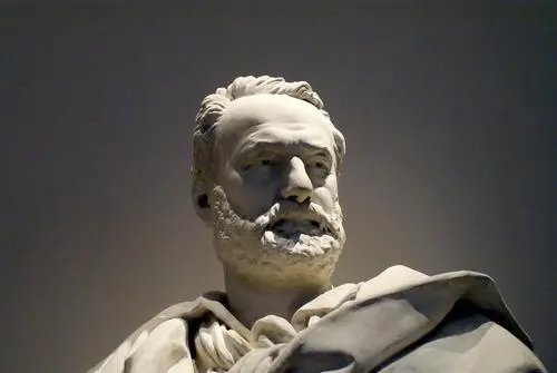 《巴黎圣母院》作者是谁？