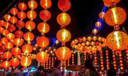 辞旧迎新过年了张灯结彩春节了出自那首歌