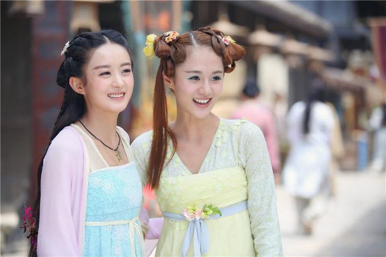 请问《花千骨》里面的糖宝是谁演的?她发展如何?