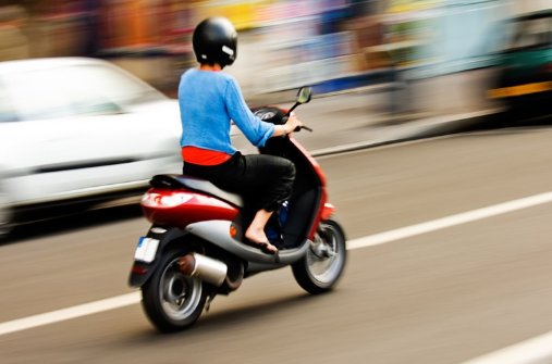 山东临沂多人街头飙车炫技！其行为可能会酿成什么后果？