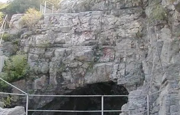 山顶洞人遗址在哪里?