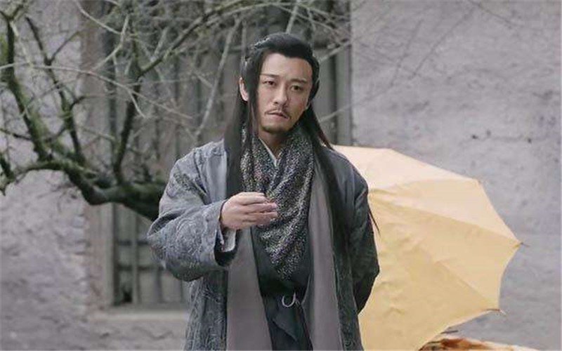 《倚天屠龙记》中为什么苦头陀能够在郡王府掩藏数十年?