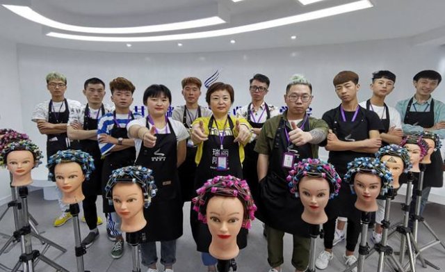 学理发到哪里学呢?