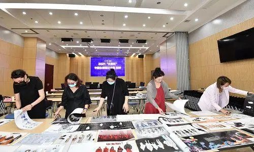 怎么才能成为一名优秀的服装设计师？