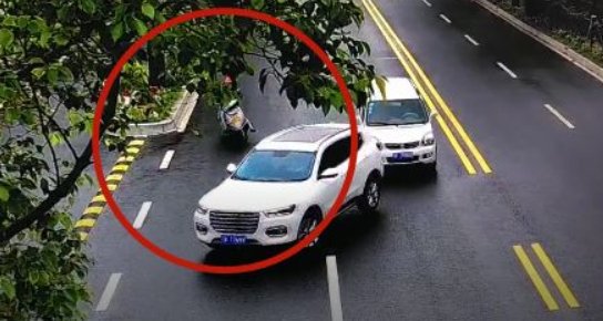 机动车右转向灯亮表示什么？