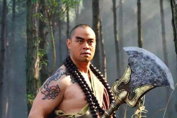 《水浒传》中“花和尚”指得是谁，“豹子头”指的是谁？