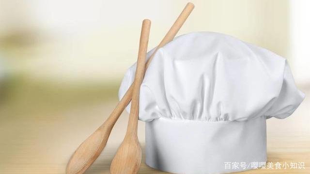 厨师为什么要戴高帽子?