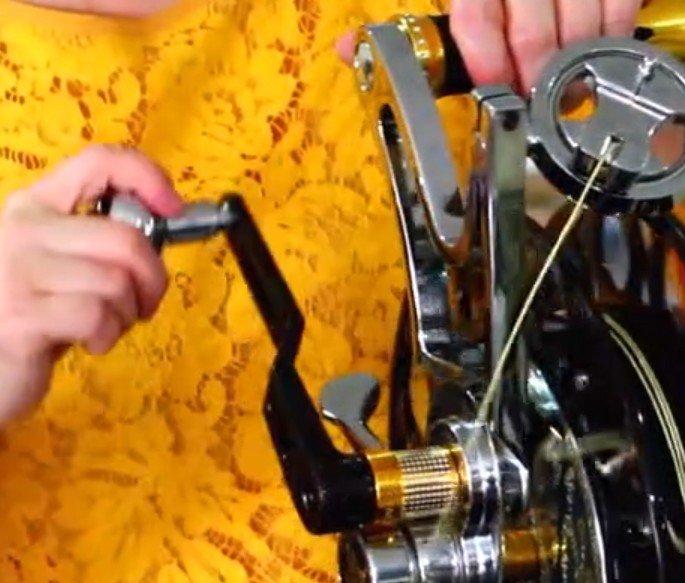 风筝上面的线怎么系上？