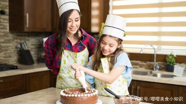 厨师为什么要戴高帽子?