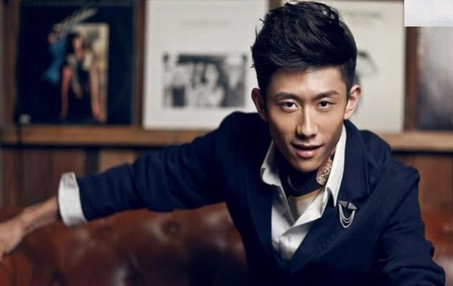 当明星被叫错名字时，反应是如何的？