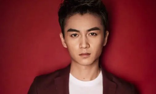 陈晓微博在线回复网友评论,5G冲浪变搞笑男,为什么很多人喜欢他?