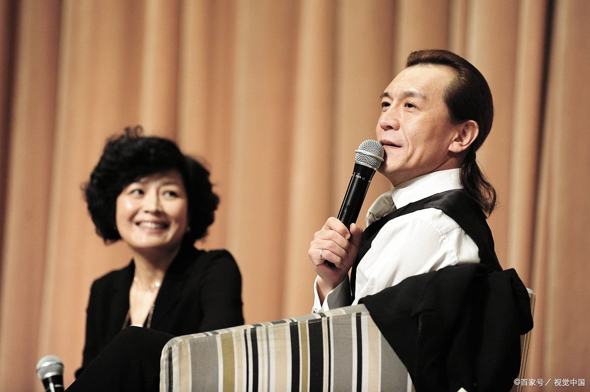 李咏54岁冥诞,哈文发文悼念,他们夫妻二人有多恩爱?