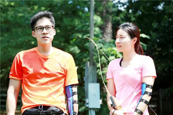 霍启刚任香港立法会议员,这一职务的主要工作是什么?