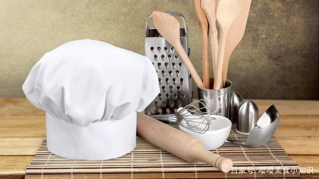 厨师为什么要戴高帽子?