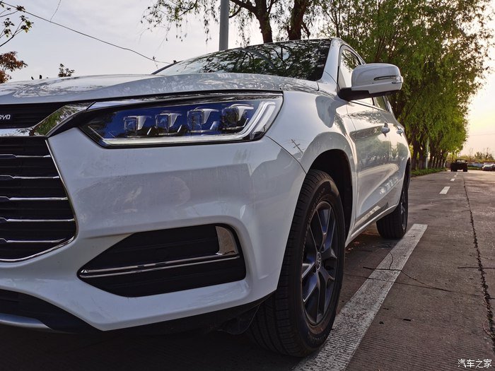 漫步黄昏，与宋同行，开往城市的边缘！