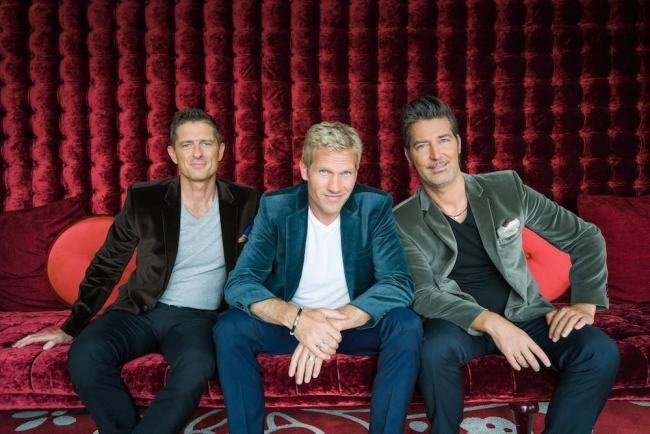 英文版传奇原唱是谁？