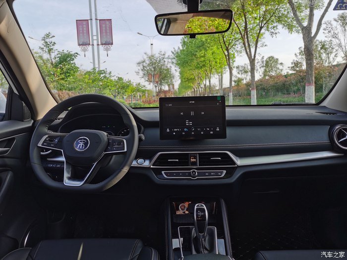 漫步黄昏，与宋同行，开往城市的边缘！