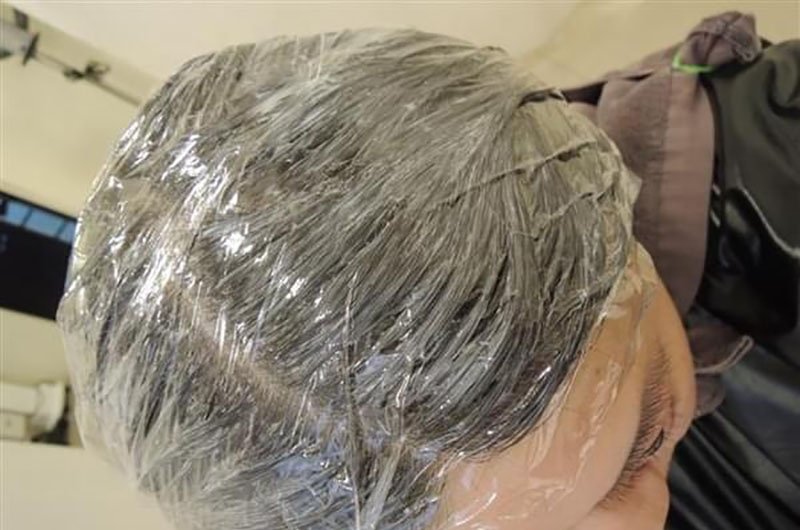 自己在家怎么把头发染黑。